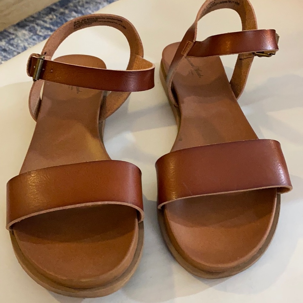 Women’s sandals. Like new